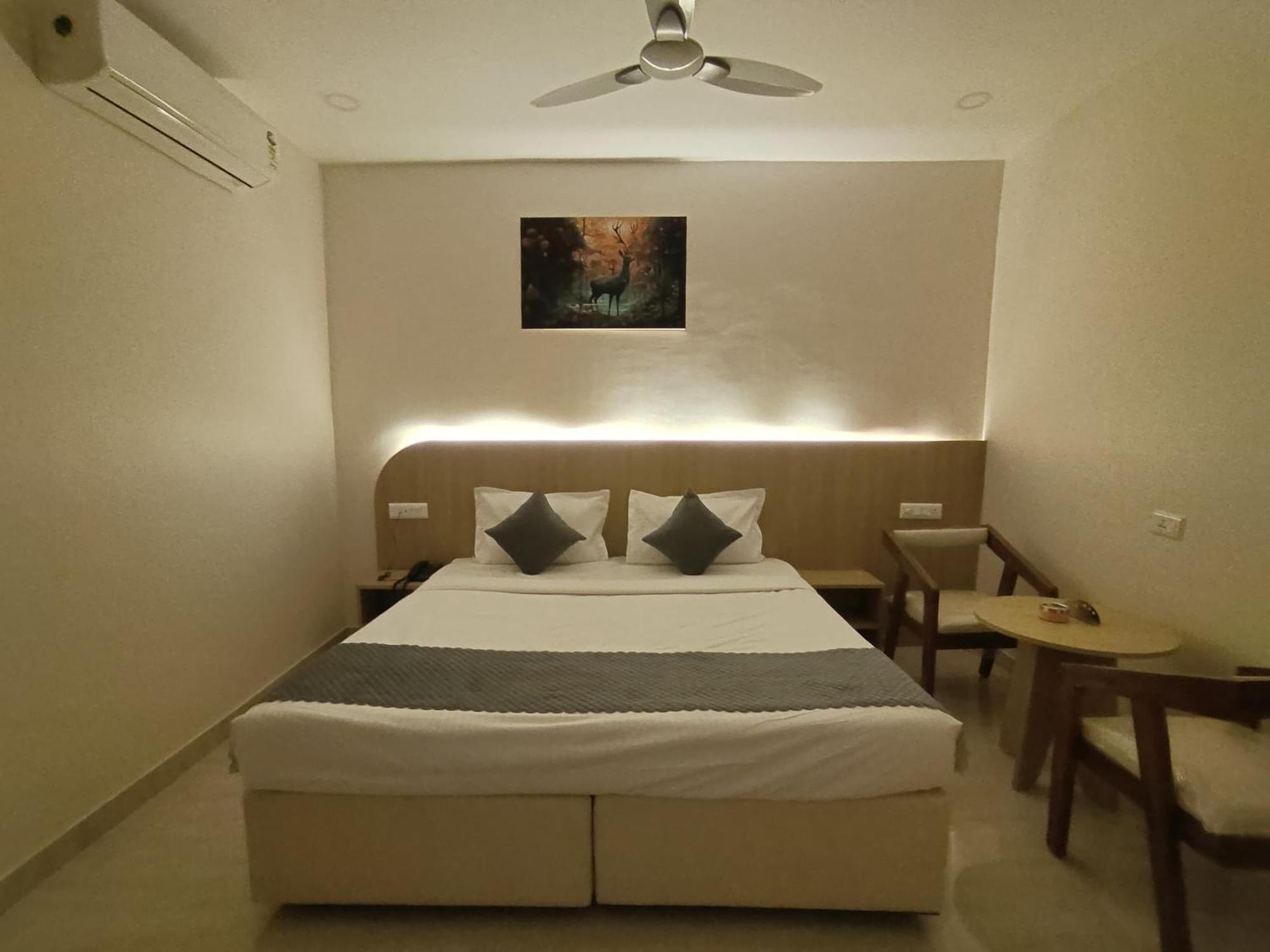 Hotel Meridian Blue Warangal Extérieur photo