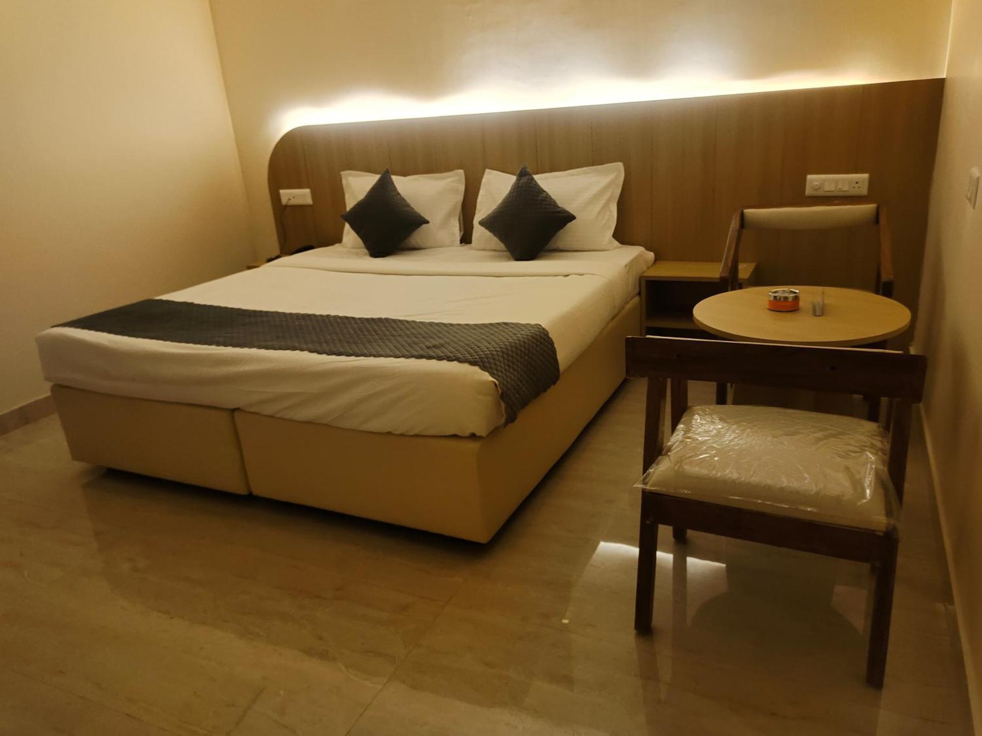 Hotel Meridian Blue Warangal Extérieur photo